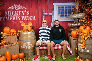 2025-10-23 - Disney Springs - Photopass studio at disney springs_4