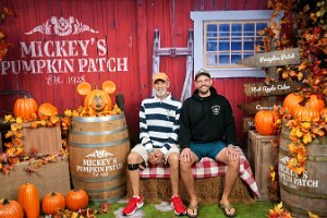 2025-10-23 - Disney Springs - Photopass studio at disney springs_5